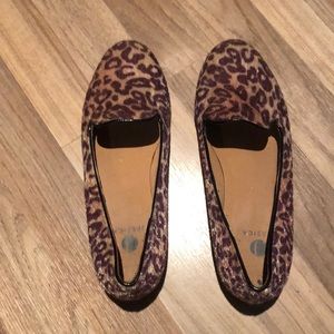 Leopard print heeled flat